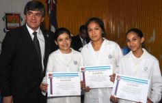 Foto de la galería: Entrega de diplomas a los abanderados y sus escoltas de las escuelas primarias de Posadas