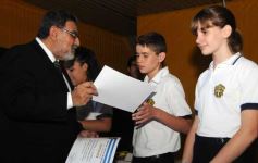 Foto de la galería: Entrega de diplomas a los abanderados y sus escoltas de las escuelas primarias de Posadas