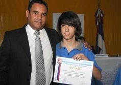 Foto de la galería: Entrega de diplomas a los abanderados y sus escoltas de las escuelas primarias de Posadas