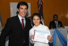 Foto de la galería: Entrega de diplomas a los abanderados y sus escoltas de las escuelas primarias de Posadas