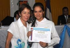 Foto de la galería: Entrega de diplomas a los abanderados y sus escoltas de las escuelas primarias de Posadas