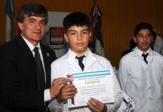 Foto de la galería: Entrega de diplomas a los abanderados y sus escoltas de las escuelas primarias de Posadas