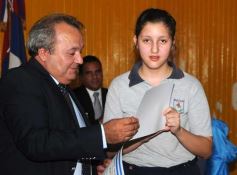 Foto de la galería: Entrega de diplomas a los abanderados y sus escoltas de las escuelas primarias de Posadas
