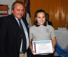 Foto de la galería: Entrega de diplomas a los abanderados y sus escoltas de las escuelas primarias de Posadas
