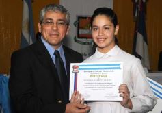 Foto de la galería: Entrega de diplomas a los abanderados y sus escoltas de las escuelas primarias de Posadas