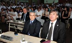 Foto de la galería: Entrega de diplomas a los abanderados y sus escoltas de las escuelas primarias de Posadas