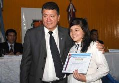 Foto de la galería: Entrega de diplomas a los abanderados y sus escoltas de las escuelas primarias de Posadas