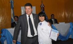 Foto de la galería: Entrega de diplomas a los abanderados y sus escoltas de las escuelas primarias de Posadas