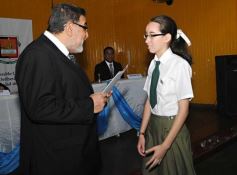 Foto de la galería: Entrega de diplomas a los abanderados y sus escoltas de las escuelas primarias de Posadas