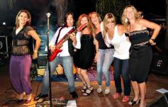 Foto de la galería: Inaguración temporada de pileta 2011 del Club Crucero del Norte