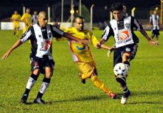 Sixto Fotografías. Deportes. Torneo Federal A - Crucero 3-Central Cordoba 0