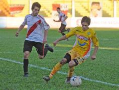 Sixto Fotografías. Deportes. Liga Posadeña A - Crucero 2-Guaraní 2