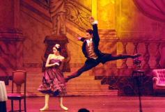 Sixto Fotografías. Sociedad. Centro del Conocimiento - Iñaki en Sala de Lirica