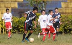 Sixto Fotografías. Deportes. Liga Posadeña A - Huracan 1-Guaraní 2