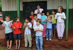 Foto de la galería: O.N.G. Conciencia  visita escuelas de Andresito