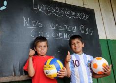 Foto de la galería: O.N.G. Conciencia  visita escuelas de Andresito