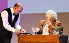 Foto de la galería: Mario “Pacho” O’ Donnell disertó en el Teatro Lírico