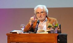 Foto de la galería: Mario “Pacho” O’ Donnell disertó en el Teatro Lírico