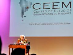 Foto de la galería: Mario “Pacho” O’ Donnell disertó en el Teatro Lírico