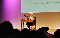 Foto de la galería: Mario “Pacho” O’ Donnell disertó en el Teatro Lírico