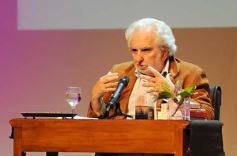 Foto de la galería: Mario “Pacho” O’ Donnell disertó en el Teatro Lírico