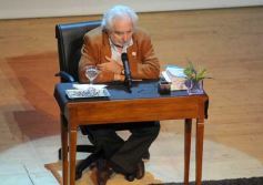 Foto de la galería: Mario “Pacho” O’ Donnell disertó en el Teatro Lírico