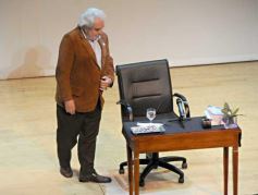 Foto de la galería: Mario “Pacho” O’ Donnell disertó en el Teatro Lírico