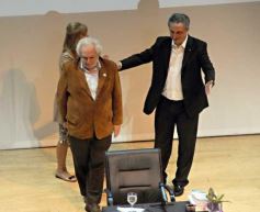 Foto de la galería: Mario “Pacho” O’ Donnell disertó en el Teatro Lírico