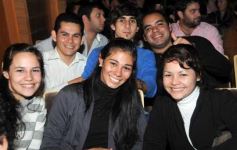 Foto de la galería: Mario “Pacho” O’ Donnell disertó en el Teatro Lírico