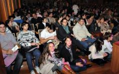 Foto de la galería: Mario “Pacho” O’ Donnell disertó en el Teatro Lírico