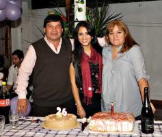 Foto de la galería: Silvina Daniela Davalos en su casa con amigos!!!