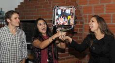 Foto de la galería: Silvina Daniela Davalos en su casa con amigos!!!