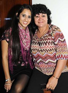 Foto de la galería: Silvina Daniela Davalos en su casa con amigos!!!