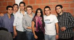 Foto de la galería: Silvina Daniela Davalos en su casa con amigos!!!