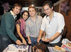 Foto de la galería: Silvina Daniela Davalos en su casa con amigos!!!