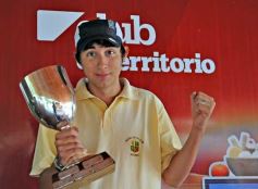 Foto de la galería: Campeones: Marcos Bernal -Copa El Territorio de Golf “87º Aniversario”- Daniel Lee -Copa Más Deportivo-