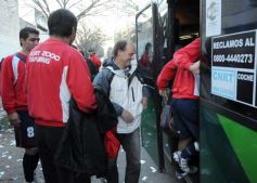 Foto de la galería: La gente acompañó  a Guaraní en  Tucumán