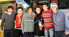 Foto de la galería: La gente acompañó  a Guaraní en  Tucumán