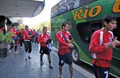 Foto de la galería: La gente acompañó  a Guaraní en  Tucumán