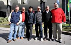 Foto de la galería: La gente acompañó  a Guaraní en  Tucumán