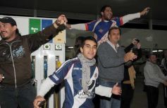 Foto de la galería: La gente acompañó  a Guaraní en  Tucumán