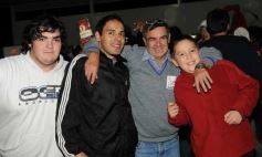 Foto de la galería: La gente acompañó  a Guaraní en  Tucumán