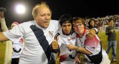 Foto de la galería: Festejos por el ascenso de Guaraní al Argentino A