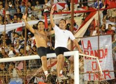 Foto de la galería: Festejos por el ascenso de Guaraní al Argentino A