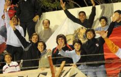 Foto de la galería: Festejos por el ascenso de Guaraní al Argentino A
