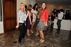 Foto de la galería: Cristina Laszeski en su casa con amigas!!!