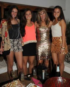 Foto de la galería: Cristina Laszeski en su casa con amigas!!!