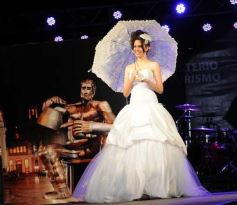 Foto de la galería: Desfile show en el cuarto tramo de la costanera con Ingrid Grudke