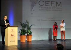 Foto de la galería: El CEEM presentó al biólogo Diego Golombek