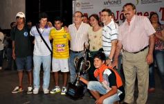 Foto de la galería: Juventud entrega premios y presenta a Los Miranda